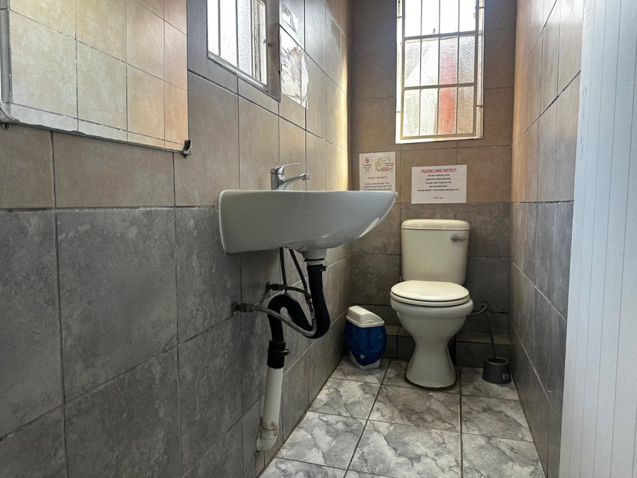 10 Bedroom Property for Sale in Brandwag Free State